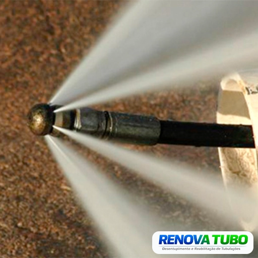 Limpeza de obstruções com hidrojato